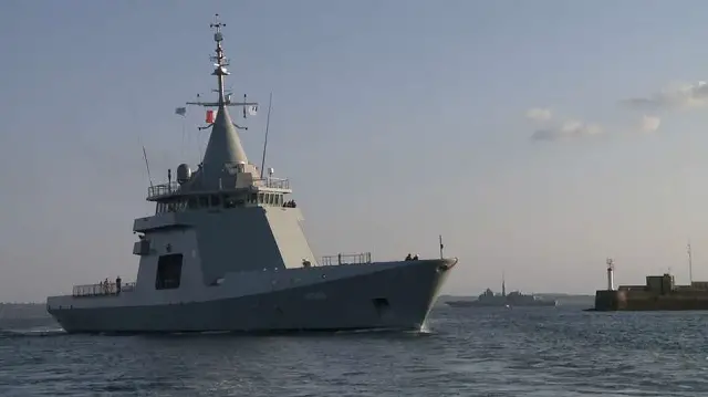 Friday, October 21, 2011 at 11:30 am, during a ceremony in Lorient, DCNS has officially delivered the new generation offshore patrol vessel L’Adroit to the French Navy.The Vice-Admiral Xavier Magne, commander of the Force d’Action Navale (Naval Action Force) representing the Chief of Staff of the Navy, then chaired the first ceremony of colors. He recognized Commander Guyot Loïc as captain of the ship.