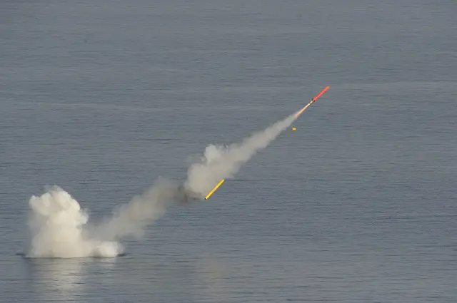 The French DGA (Direction Générale de l’Armement) has successfully carried out the first end to end firing of the MdCN (Missile de Croisière Naval or naval cruise missile) in its submarine version. 