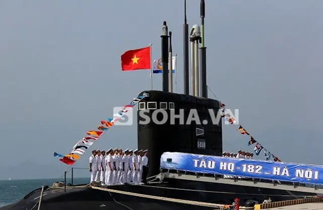 On the morning of January 15, 2014 in the Vietnamese naval base in Cam Ranh Bay , took place the commissioning ceremony of the Vietnamese Navy large diesel - electric submarine (SSK) HQ-182 "Hà Nôi" (Project 636 Kilo/Varshavyanka class). It is the first unit of six SSK built in Russia by JSC "Admiralty Shipyards" under a 2009 contract. In a ceremony attended by Navy Commander of the Vietnam People's Navy (VNA), Vietnam Deputy Defence Minister Admiral Nguyen Van Hien and Deputy Commander of the Navy Vice Admiral VNA Pham Ngoc Minh.