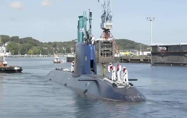 The Israeli Navy announced that INS Tanin, the first Dolphin Batch II class SSK, has joined its fleet. INS Tanin is also the fourth of six Dolphin-class submarines that the Israeli navy has on order with German shipyard ThyssenKrupp Marine Systems (TKMS / HDW).