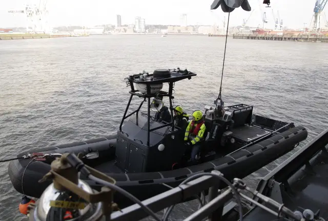 German Navy’s (Deutsche Marine) first F125 frigate has begun sea trials on 6 April. The “Baden-Württemberg” has sailed from the shipyard in Hamburg to Cuxhaven. With a crew of 60 men and women, the vessel will assume a series of tests for the systems, subsystems and weapons of the platform.