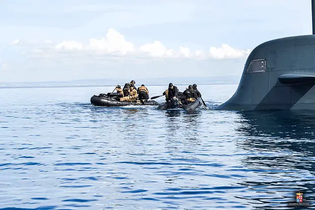 The Italian Navy (Marina Militare) announced that from January to March, a team of Parachute Swimmers of the San Marco Marine Brigade and the Submarine Component conducted the first of their 2016 joint training activities, in the waters of the Ionian Sea. 