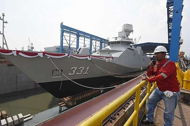 PT PAL has launched the first of two SIGMA 10514 Perusak Kawal Rudal (PKR) guided-missile frigates designated for the Indonesian Navy (TNI AL). PT PAL built these ships in collaboration with Damen Schelde Naval Shipbuilding (DSNS). The ceremony was attended by the Guests of Honour, namely the Indonesian Minister of Defense, Ryamizard Rycudu along with Coordinating Minister of Maritime Affairs, Rizal Ramli; ambassadors from neighboring countries; the Governor of East Java, Soekarwo and Chief of the Navy Admiral Ade Supandi. 
