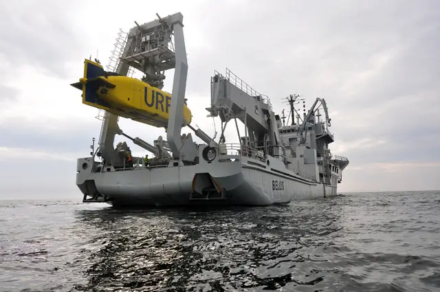 Swedish Navy 1st Submarine Flotilla Recuse Escape training URF 008