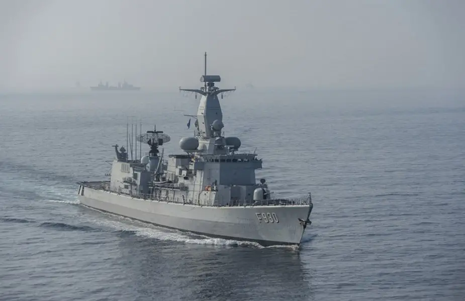 The frigate Leopold 1 takes part in the escort of the aircraft carrier Charles de Gaulle 925 001