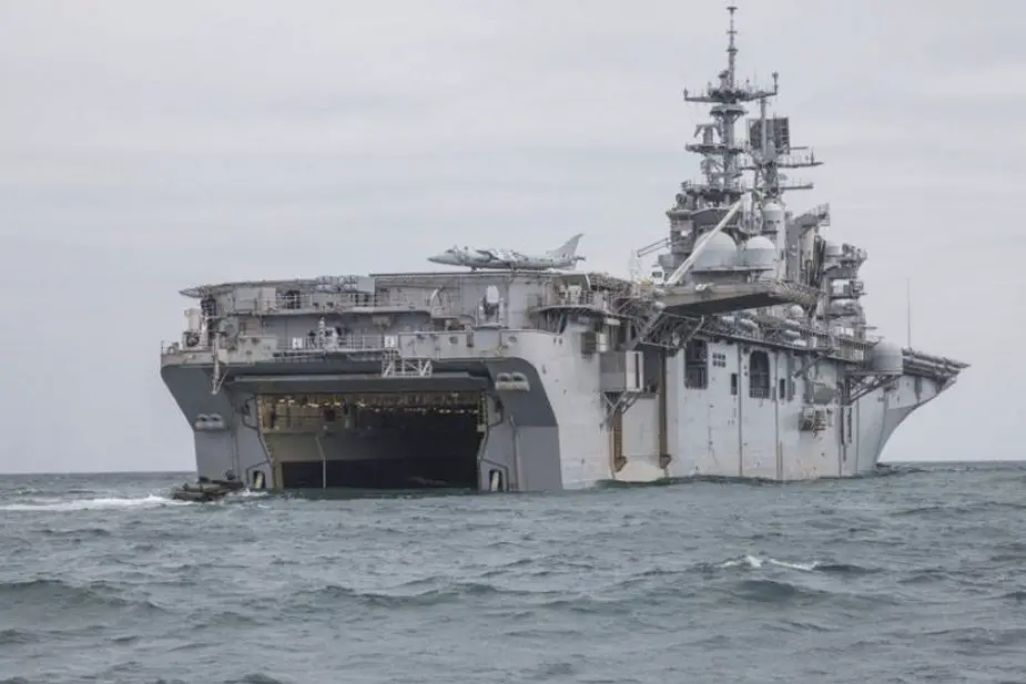 Report to Congress on US Navy Light Amphibious Warship 925 001