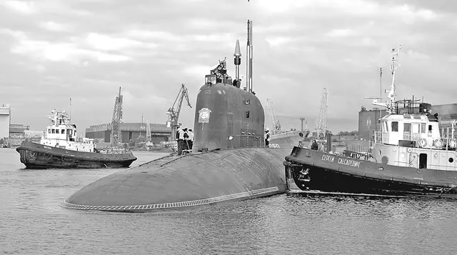 The Yasen class, developed by the St. Petersburg Malakhit design bureau and built by Sevmash shipyard, is a fourth-generation multirole attack nuclear-powered submarine. 