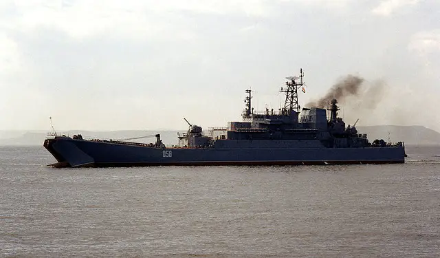 Russia sent three large landing ships, with soldiers on board, bound for its naval base in Tartus, Syria, reported today Russian news agencies quoted a member of the General Staff.