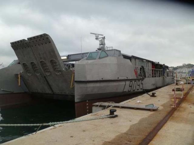 As part of the contract awarded to CNIM by the French Defense Procurement Agency (DGA) in 2009, EDA-R (Fast Amphibious Landing Craft) no. 4 was delivered on Monday 26 November 2012, one year after the first vessel. After arriving at the CNIM site in La Seyne-sur-Mer in October, EDA-R #04 (L9095) successfully completed the tests stipulated in the contract and was therefore accepted by the DGA. 