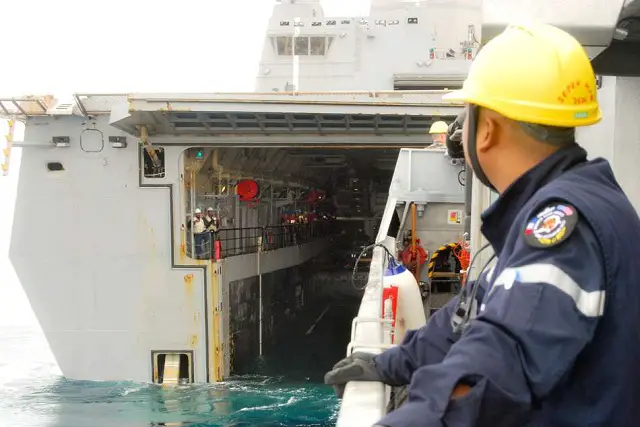 During Bold Alligator 2012, French Navy's new fast amphibious landing craft (L-CAT/EDA-R) has successfully completed several amphibious maneuvers test on USS San Antonio (LPD-17).