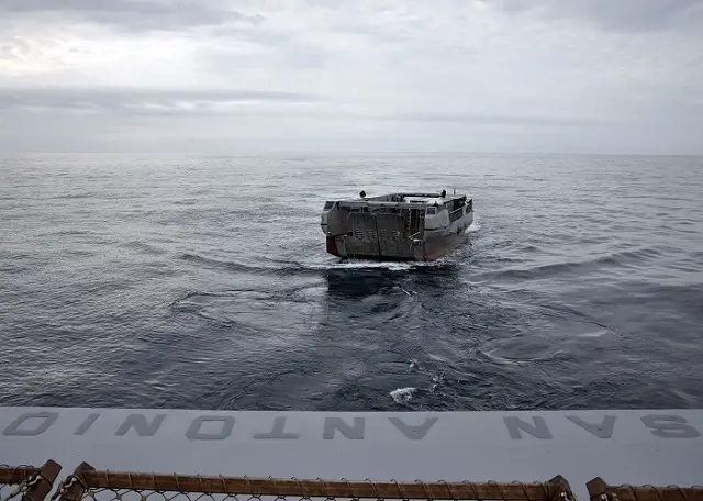 During Bold Alligator 2012, French Navy's new fast amphibious landing craft (L-CAT/EDA-R) has successfully completed several amphibious maneuvers test on USS San Antonio (LPD-17).