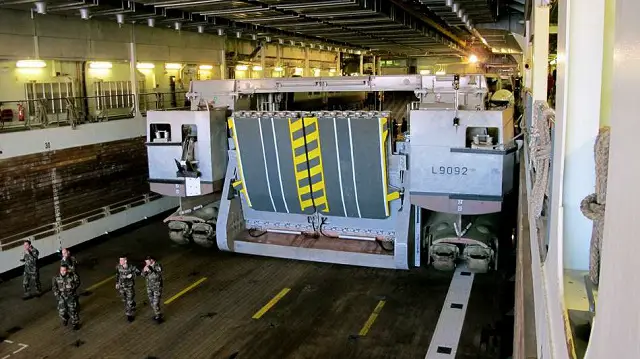 On January 9, 2012, the crew of the first Fast Amphibious Landing Craft (EDA-R) has completed its phase of operational readiness. Mistral and EDA-R No. 1 set sail for the US East Coast to participate in Bold Alligator exercise, a major step in the Franco-American cooperation in the field of amphibious operations.