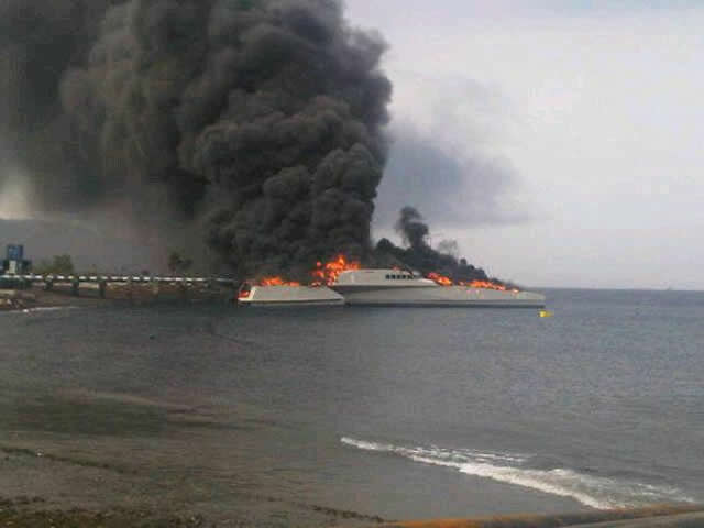 A fire destroyed the Indonesian Navy's KRI Klewang-625 at the naval port in Banyuwangi, East Java on Friday just weeks after its official launch ceremony. The Fast Missile Patrol Vessel (FMPV) was officialy launched on Friday 31st August, 2012 at PT Lundin’s shipyard facility in Banyuwangi, East Java. 