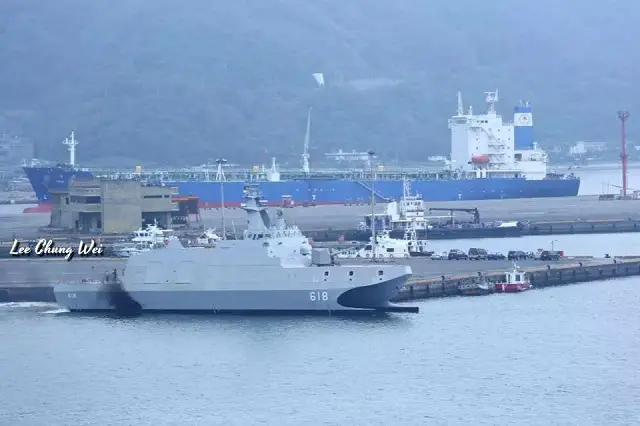 The ROC Navy (Republic of China - Taiwan) released a video showing its first catamaran corvette "Tuo River" conducting trials at sea. The sea trials started in September 2014. According to ROC Navy officials, the corvette already demonstrated its ability to reach the required top speed of 38 knots during the ongoing sea trials.