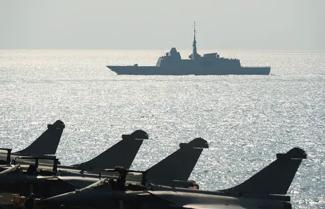 The French Navy (Marine Nationale) released pictures showing the brand new Aquitaine class FREMM Frigate Provence sailing alongside USS Harry S. Truman (CVN 75) and the Charles de Gaulle in the Persian Gulf. Following a short port-of-call in Djibouti, the Provence frigate integrated the Truman Carrier Strike Group (CSG) (Task Force 58) on December 23rd, and crossed the Ormuz strait to enter the Gulf region on December 26th.