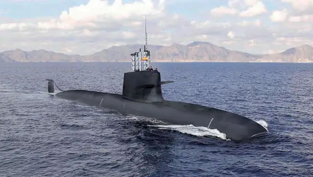 The first step to ensure that the four Spanish Navy S-80 class diesel-electric submarines (SSK) can float has been completed at the Navantia shipyard of Cartagena. The information comes from Spanish daily newspaper La Verdad. Each submarine has been stretched with a 10 meters ring to better distribute the weight of the submarine and prevent it from sinking.