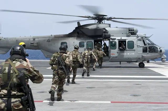 The French Air Force (Armée de l'Air) started qualification trials of the Airbus Helicopters H225M Caracal Combat Search and Rescue (CSAR) with the latest addition to the French Navy (Marine Nationale) fleet: the head of FREMM Frigate class Aquitaine delivered in November 2012 by DCNS.