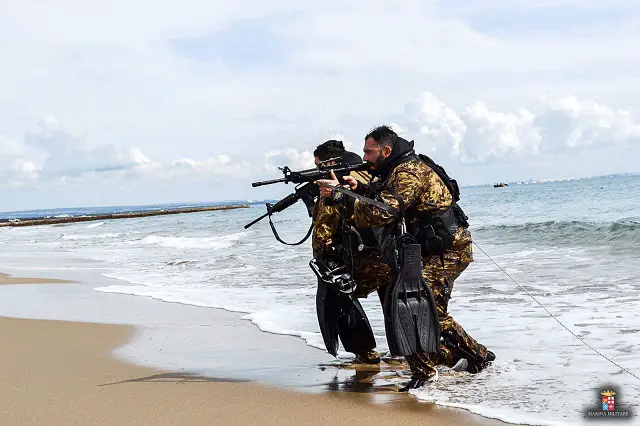 The Italian Navy (Marina Militare) announced that from January to March, a team of Parachute Swimmers of the San Marco Marine Brigade and the Submarine Component conducted the first of their 2016 joint training activities, in the waters of the Ionian Sea. 