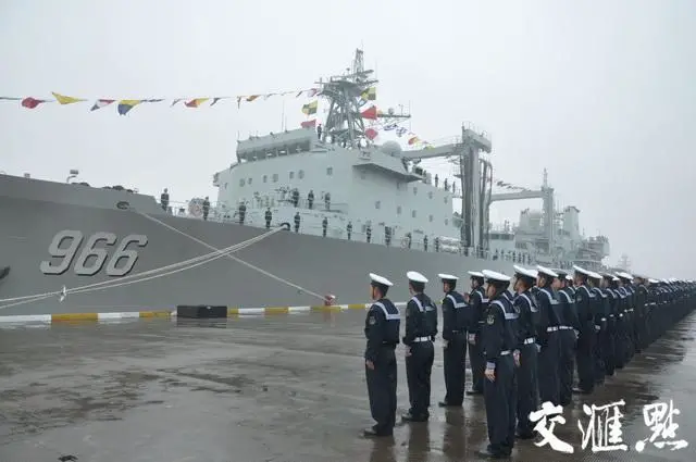 A commissioning, naming and flag-presenting ceremony of the new Gaoyouhu fleet replenishment oiler (hull number 966) of the People's Liberation Army Navy (PLAN or Chinese Navy) was held solemnly at the Zhoushan naval base in east China’s Zhejiang province. The event means that the vessel is officially commissioned in the PLAN.