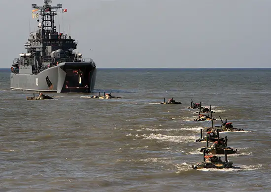 The Project 775 (NATO reporting name: Ropucha I-class) Korolyov and Alexander Shabalin amphibious assault ships of the Russian Navy’s Baltic Fleet landed Russian Marines on an austere beachhead in an amphibious assault exercise, the fleet’s spokesman, Andrei Bespaly, has told journalists.