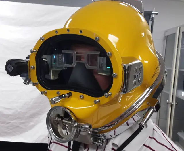 The US Navy’s Naval Surface Warfare Centre Panama City Division (NSWC PCD) is planning to equip divers with a technology previously met only in aircraft. The new system is called Divers Augmented Vision Display (DAVD) will network frogmen while operating beneath the surface.