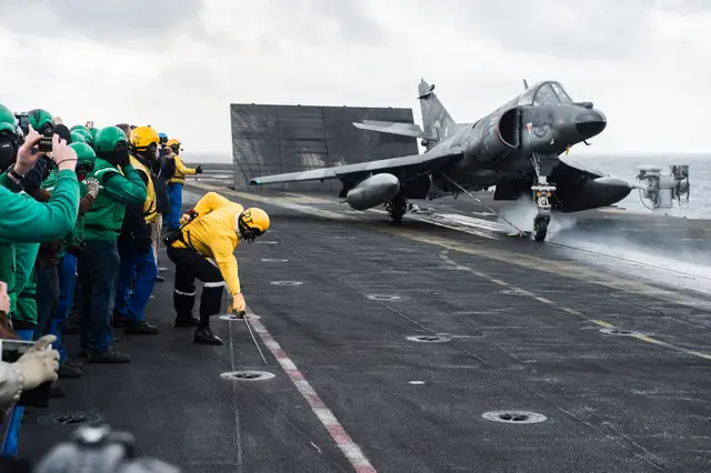 The French Navy (Marine Nationale) released a video showing the last operational catapult launch for the Super Etendard Modernisé (SEM) from aircraft carrier Charles de Gaulle. The event which took place March 16 2016 as Charles de Gaulle was coming back to Toulon naval base from its deployment in the Middle East marks the end of an era for the SEM.