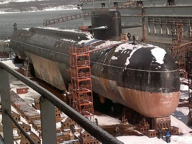 Following the detection of what was reported to be a Russian SSBN by the French Navy, our colleagues from French naval magazine Le Marin are reporting that the submarine may actually be a former SSBN converted into a special purpose submarine for intelligence gathering mission. This assumption, coming from a "well connected source" is interesting and makes much more sense than the SSBN speculation.
