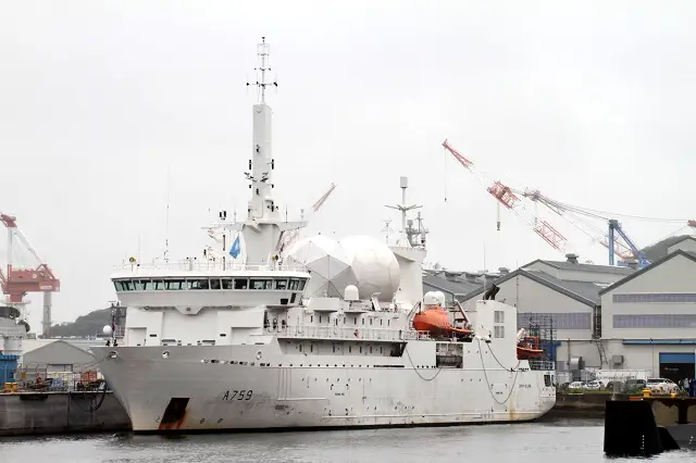 French_SINGIT_vessel_Dupuy_de_lome_yokosuka.jpg