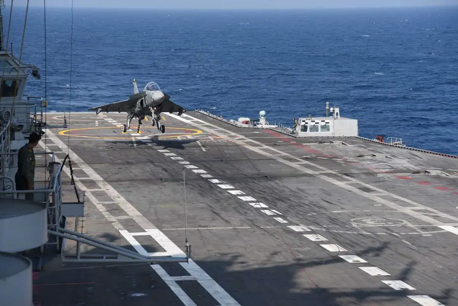 India First landing of Naval Tejas Mk1 Light Combat Aircraft on INS Vikramaditya aircraft carrier 925 001