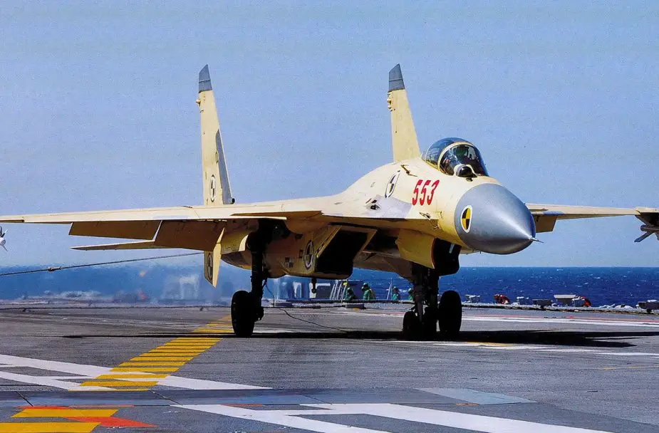 J-15_Fighter_takes_off_from_new_Chinas_aircraft_carrier_Shandong_925_001.jpg