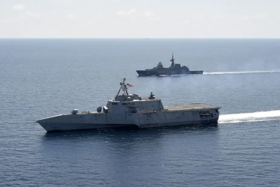 US and Singapore navies exercise together in the South China Sea 925 003