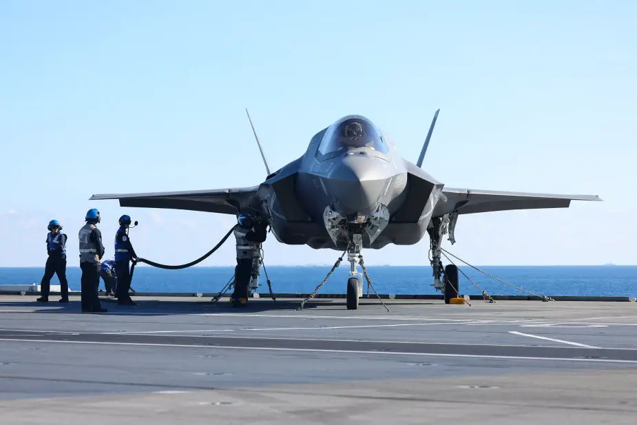 First exercises between Italian F-35 fighter jets and HMS Queen Elizabeth