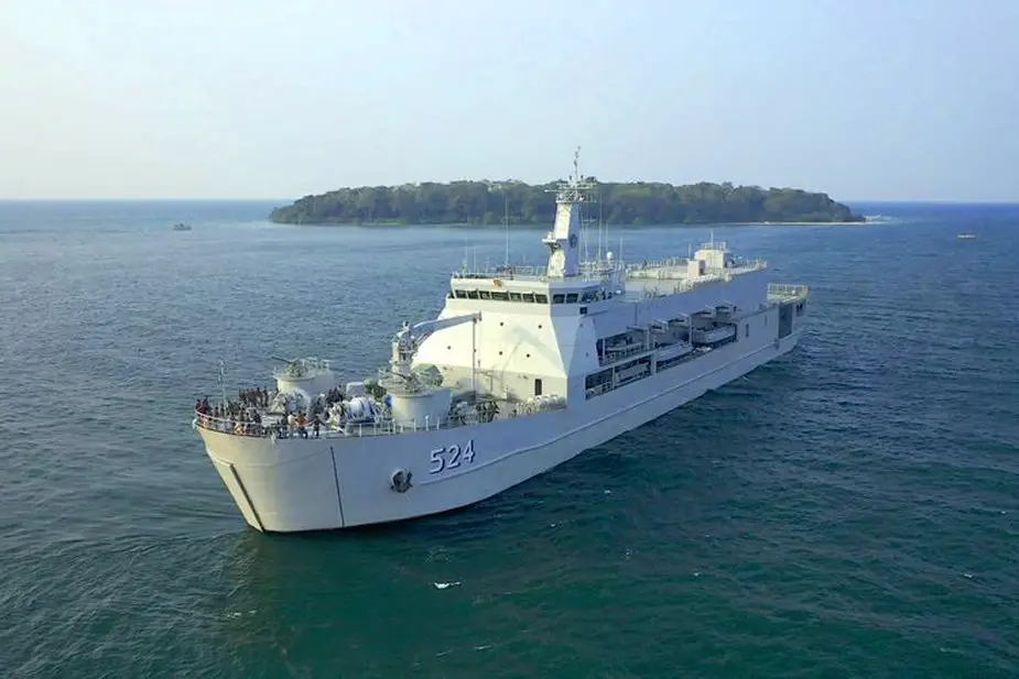 Armée Indonésienne / Indonesian National Armed Forces / Tentara Nasional Indonesia - Page 31 Indonesian_Navy_commissioned_Teluk_Bintuni_class_tank_landing_ship_Teluk_Calang